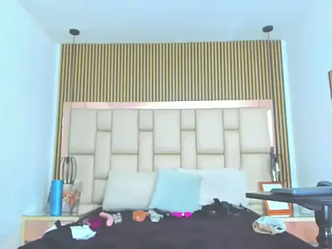 Snapshot of HannaANDcherri chatting on December 2025 07:44:01 PM HannaANDcherri online show from December 2025 07:44:01 PM