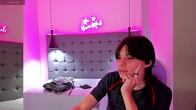 Snapshot of Sylasfrost chatting on November 2025 10:27:01 AM Sylasfrost online show from November 2025 10:27:01 AM