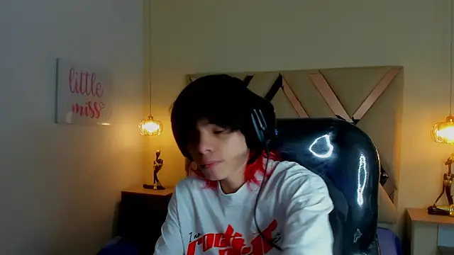 Snapshot of Sylasfrost chatting on February 2026 11:51:01 AM Sylasfrost online show from February 2026 11:51:01 AM