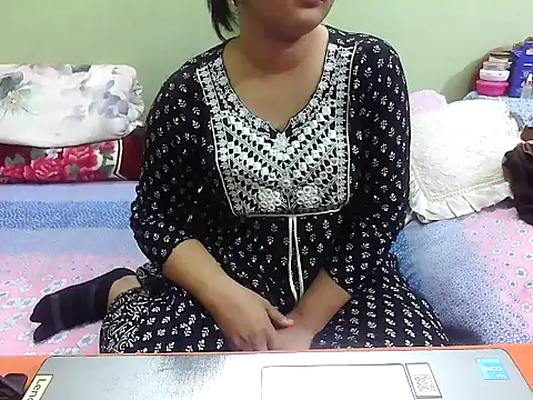 Snapshot of TwinRose2000 chatting on January 2026 04:43:02 PM TwinRose2000 online show from January 2026 04:43:02 PM