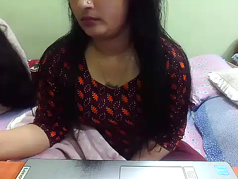 Snapshot of TwinRose2000 chatting on January 2026 02:33:02 PM TwinRose2000 online show from January 2026 02:33:02 PM