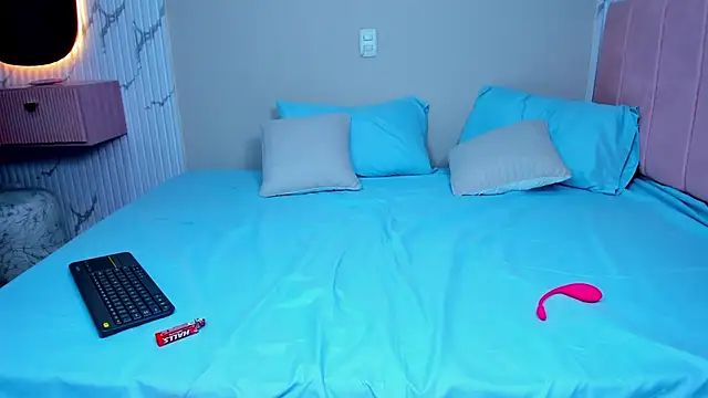 Snapshot of little-doll18 chatting on December 2025 10:16:01 PM little-doll18 online show from December 2025 10:16:01 PM