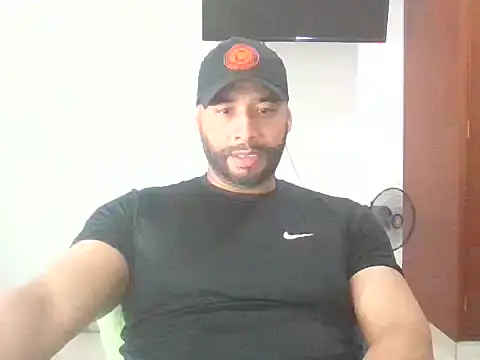 Snapshot of musclehetero chatting on December 2025 11:55:02 PM musclehetero online show from December 2025 11:55:02 PM