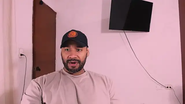 Snapshot of musclehetero chatting on January 2026 06:24:02 PM musclehetero online show from January 2026 06:24:02 PM