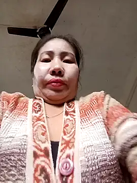 Snapshot of Reema_143 chatting on December 2025 04:44:02 AM Reema 143 online show from December 2025 04:44:02 AM