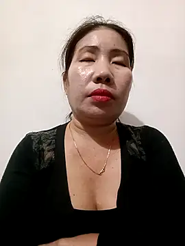 Snapshot of Reema_143 chatting on December 2025 04:23:02 PM Reema 143 online show from December 2025 04:23:02 PM