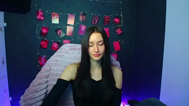 Snapshot of Stella_XO chatting on April 2026 05:18:02 AM Stella XO online show from April 2026 05:18:02 AM