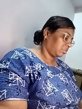 Snapshot of Riya-mallus chatting on November 2025 07:49:02 PM Riya-mallus online show from November 2025 07:49:02 PM