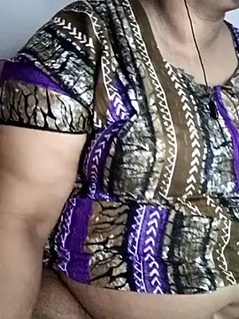 Snapshot of Riya-mallus chatting on December 2025 04:43:02 AM Riya-mallus online show from December 2025 04:43:02 AM