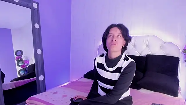 Snapshot of CoralAndOcean_ chatting on December 2025 12:32:02 PM CoralAndOcean online show from December 2025 12:32:02 PM