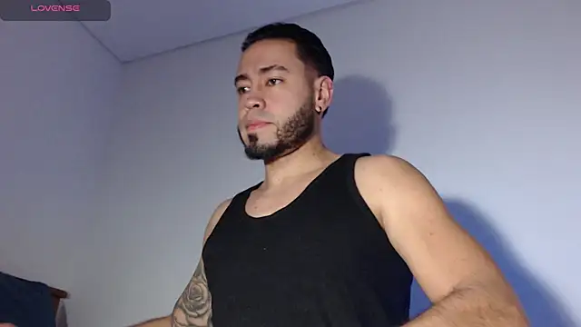 Snapshot of MikeSantoss1 chatting on December 2025 02:31:01 AM MikeSantoss1 online show from December 2025 02:31:01 AM