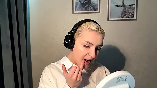 Snapshot of Cindi_Jacobs chatting on December 2025 04:02:01 PM Cindi Jacobs online show from December 2025 04:02:01 PM