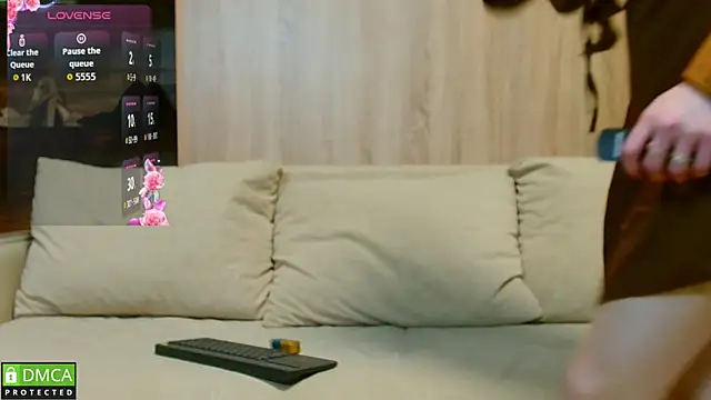 Snapshot of EmilieLong chatting on November 2025 02:42:02 PM EmilieLong online show from November 2025 02:42:02 PM