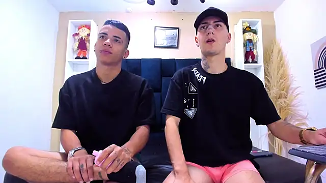 Snapshot of DamianAndMAximoo chatting on December 2025 11:59:01 AM DamianAndMAximoo online show from December 2025 11:59:01 AM