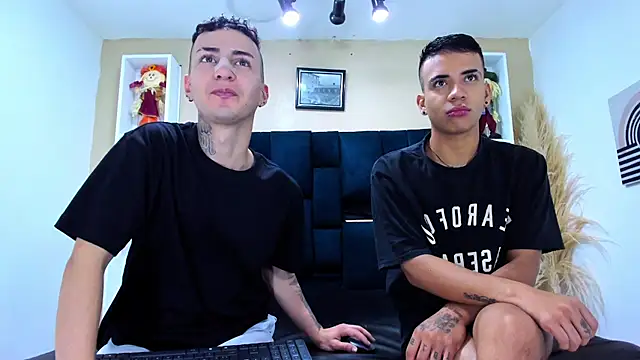 Snapshot of DamianAndMAximoo chatting on December 2025 11:52:01 AM DamianAndMAximoo online show from December 2025 11:52:01 AM