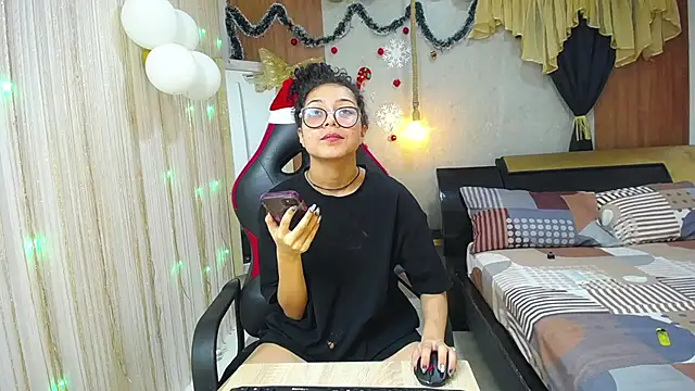 Snapshot of sweett_love_ chatting on December 2025 05:12:02 AM sweett love online show from December 2025 05:12:02 AM