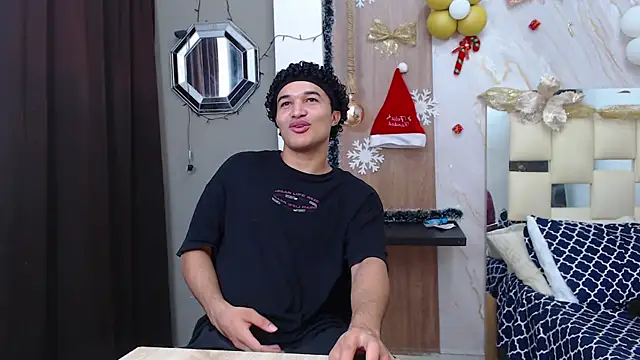 Snapshot of sweett_love_ chatting on December 2025 03:26:02 AM sweett love online show from December 2025 03:26:02 AM