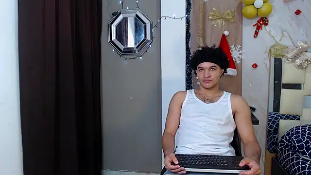 Snapshot of sweett_love_ chatting on December 2025 04:19:01 AM sweett love online show from December 2025 04:19:01 AM