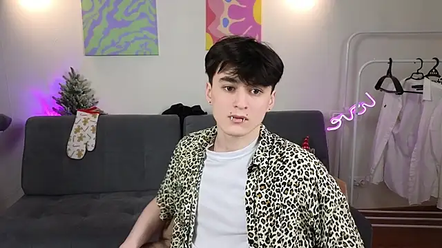 Snapshot of kevinhunter_ chatting on December 2025 04:05:01 PM kevinhunter online show from December 2025 04:05:01 PM