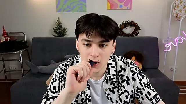 Snapshot of kevinhunter_ chatting on December 2025 12:32:01 PM kevinhunter online show from December 2025 12:32:01 PM