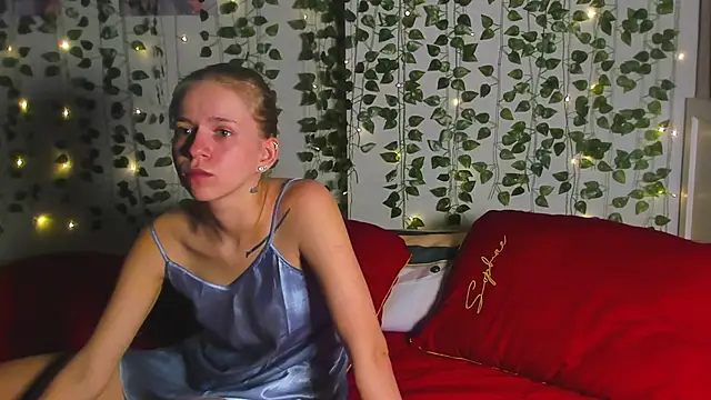 Snapshot of Cute_Beautiful_Princess chatting on December 2025 11:03:02 PM Cute Beautiful Princess online show from December 2025 11:03:02 PM