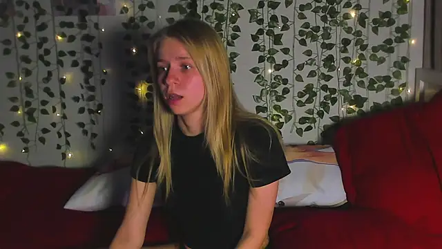 Snapshot of Cute_Beautiful_Princess chatting on December 2025 11:13:01 PM Cute Beautiful Princess online show from December 2025 11:13:01 PM