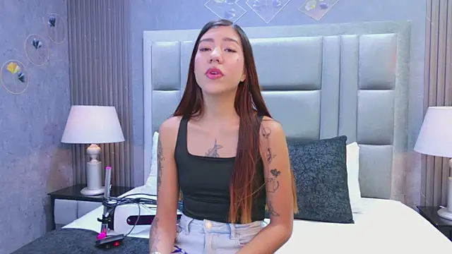 Snapshot of ViolettFrosst chatting on December 2025 07:33:02 PM ViolettFrosst online show from December 2025 07:33:02 PM