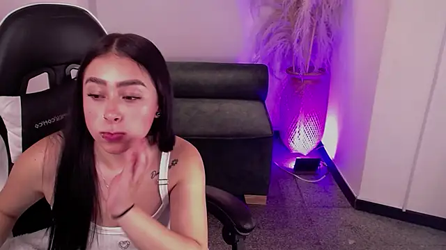 Snapshot of vallolett chatting on November 2025 06:18:01 PM vallolett online show from November 2025 06:18:01 PM