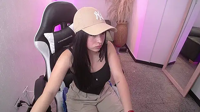 Snapshot of vallolett chatting on November 2025 07:24:02 PM vallolett online show from November 2025 07:24:02 PM