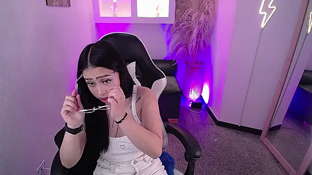 Snapshot of vallolett chatting on November 2025 07:58:01 PM vallolett online show from November 2025 07:58:01 PM