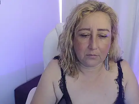 Snapshot of Perla_2026 chatting on November 2025 05:01:02 PM Perla 2026 online show from November 2025 05:01:02 PM