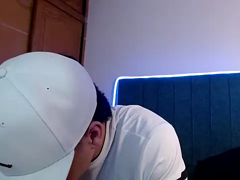 Snapshot of Lincon_Ale chatting on December 2025 08:58:01 PM Lincon Ale online show from December 2025 08:58:01 PM