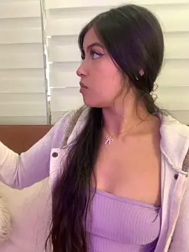 Snapshot of KyliePinkk_ chatting on December 2025 08:17:01 PM KyliePinkk online show from December 2025 08:17:01 PM