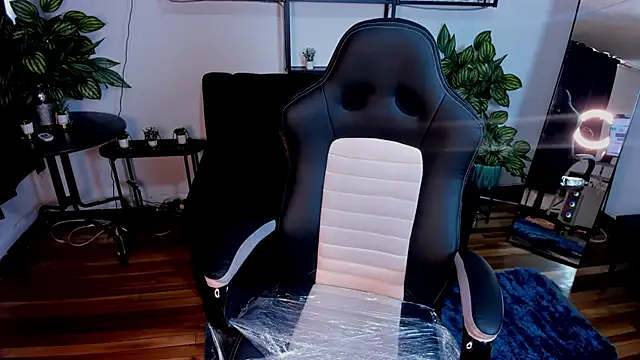 Snapshot of gummo_ chatting on February 2026 08:13:02 PM gummo online show from February 2026 08:13:02 PM