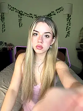 Snapshot of PurrAliceX chatting on November 2025 04:27:01 PM PurrAliceX online show from November 2025 04:27:01 PM