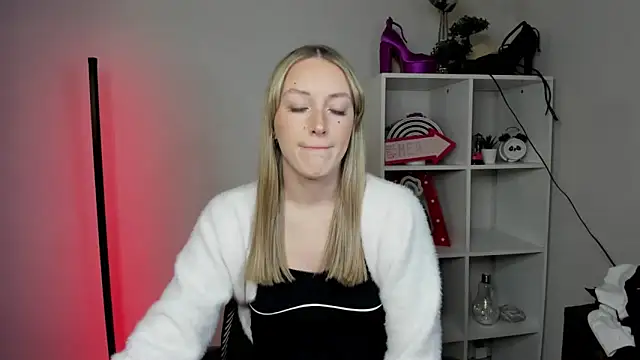 EvelynBlond online show from March 2026 01:26:02 PM