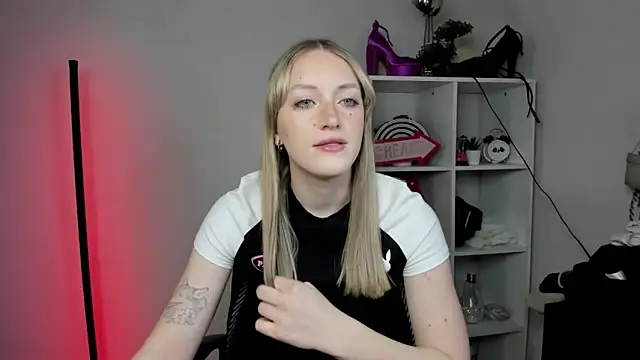 EvelynBlond online show from March 2026 06:19:01 AM