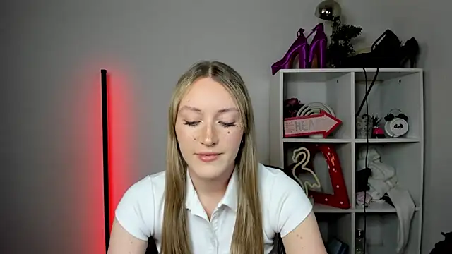 EvelynBlond online show from April 2026 12:39:01 PM