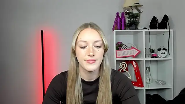 EvelynBlond online show from May 2026 12:45:01 PM