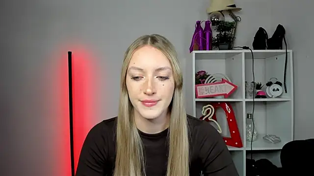 EvelynBlond online show from May 2026 05:25:01 AM
