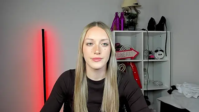 EvelynBlond online show from May 2026 12:55:02 PM