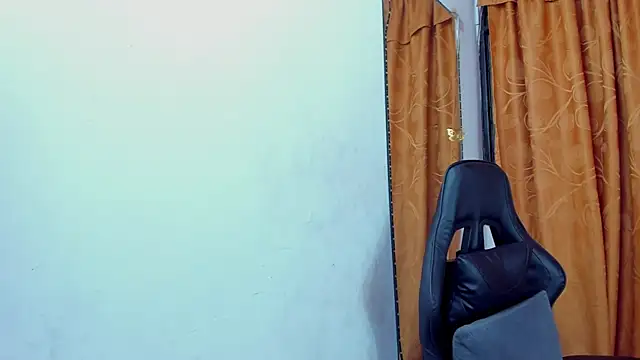 Snapshot of NaommiCampbell chatting on December 2025 02:15:01 PM NaommiCampbell online show from December 2025 02:15:01 PM