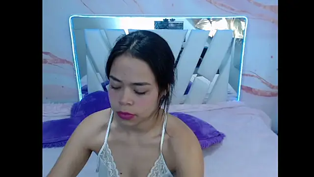 Snapshot of BlueLove19 chatting on December 2025 08:27:01 PM BlueLove19 online show from December 2025 08:27:01 PM