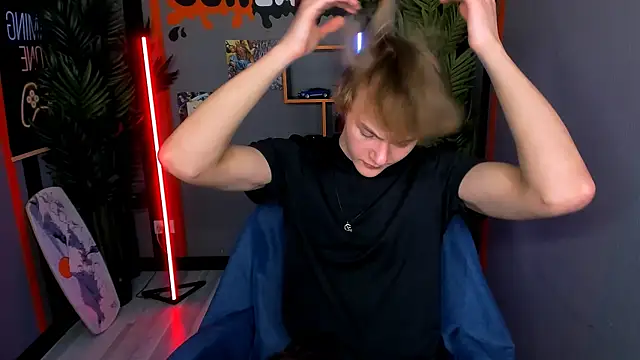 DonaldWoon online show from November 2025 10:37:02 AM