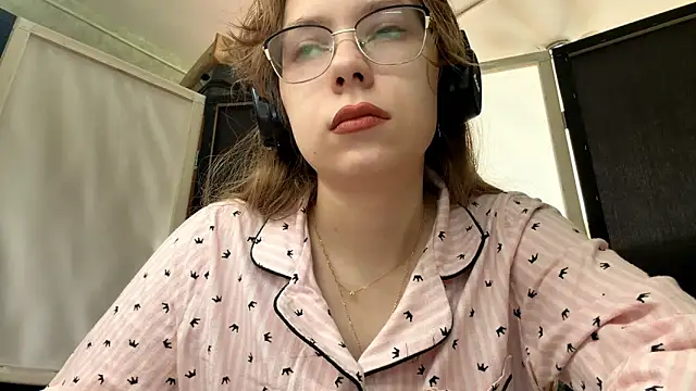 Snapshot of LouettaTornese chatting on November 2025 08:25:02 AM LouettaTornese online show from November 2025 08:25:02 AM