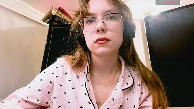 Snapshot of LouettaTornese chatting on November 2025 01:00:02 PM LouettaTornese online show from November 2025 01:00:02 PM