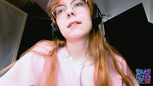 Snapshot of LouettaTornese chatting on November 2025 09:12:02 AM LouettaTornese online show from November 2025 09:12:02 AM