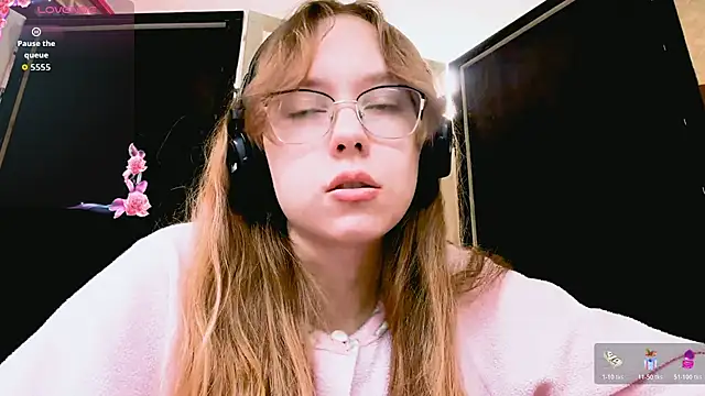 Snapshot of LouettaTornese chatting on December 2025 03:10:01 PM LouettaTornese online show from December 2025 03:10:01 PM