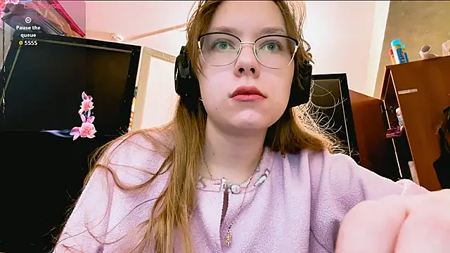 Snapshot of LouettaTornese chatting on December 2025 08:12:01 AM LouettaTornese online show from December 2025 08:12:01 AM