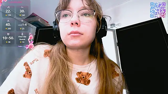 Snapshot of LouettaTornese chatting on December 2025 08:09:02 AM LouettaTornese online show from December 2025 08:09:02 AM